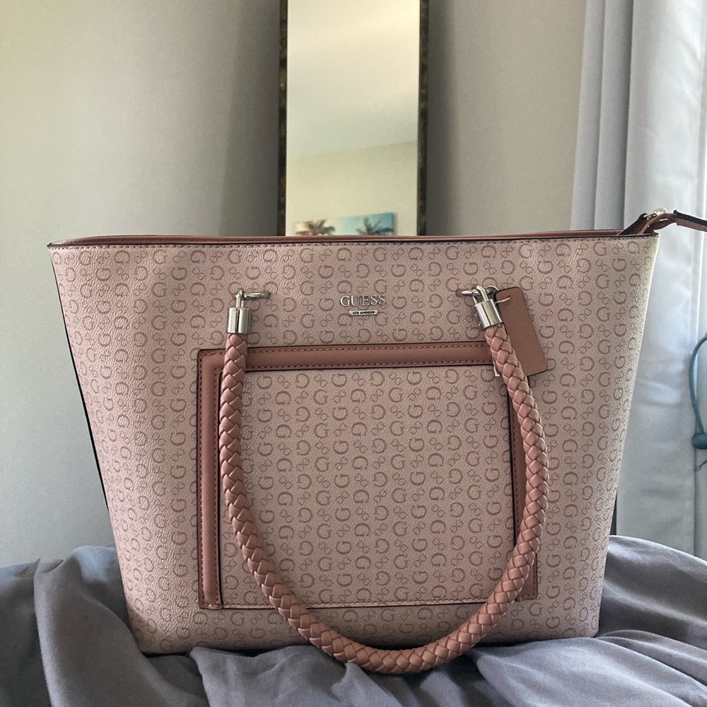 Guess Tote bag /brand new/ no tags. 17.800 inches